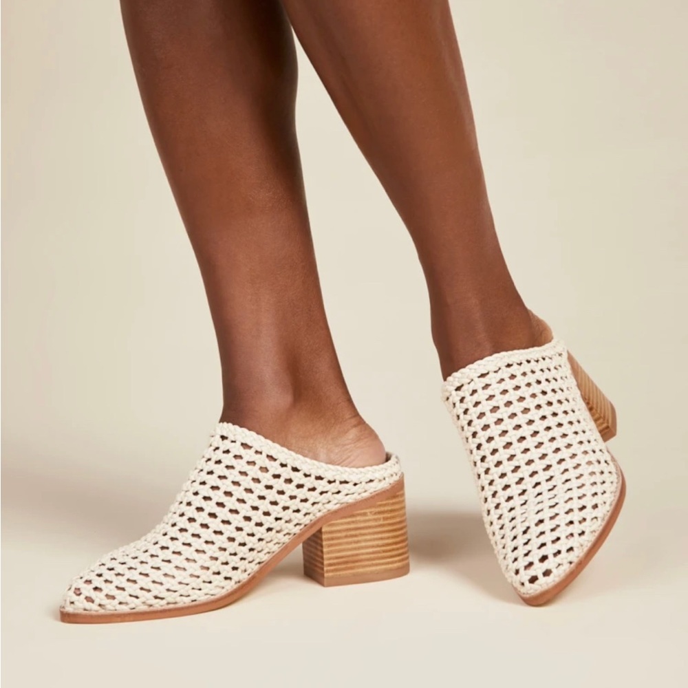Intentionally Blank Basket Woven Mules Heels in Beige/Cream Size 7